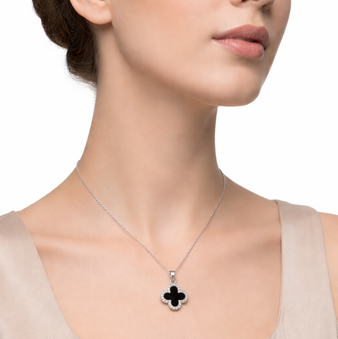 Clover Pendant Necklace – Reversible Elegance